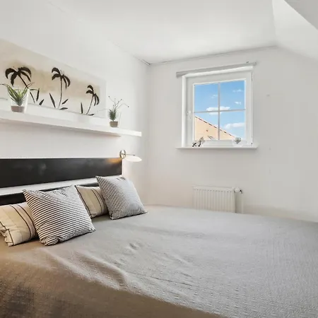 Three-bedroom In Lägenhet