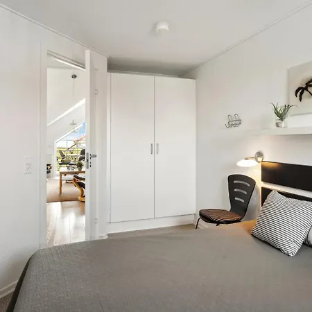 Three-bedroom In Lägenhet *